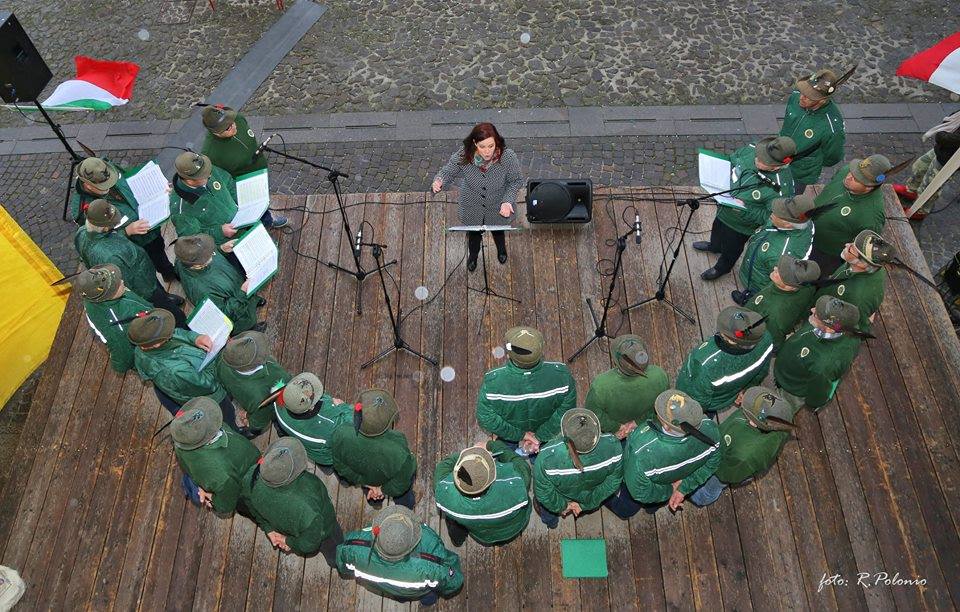 Esibizione del coro alpini "La torre" di Este