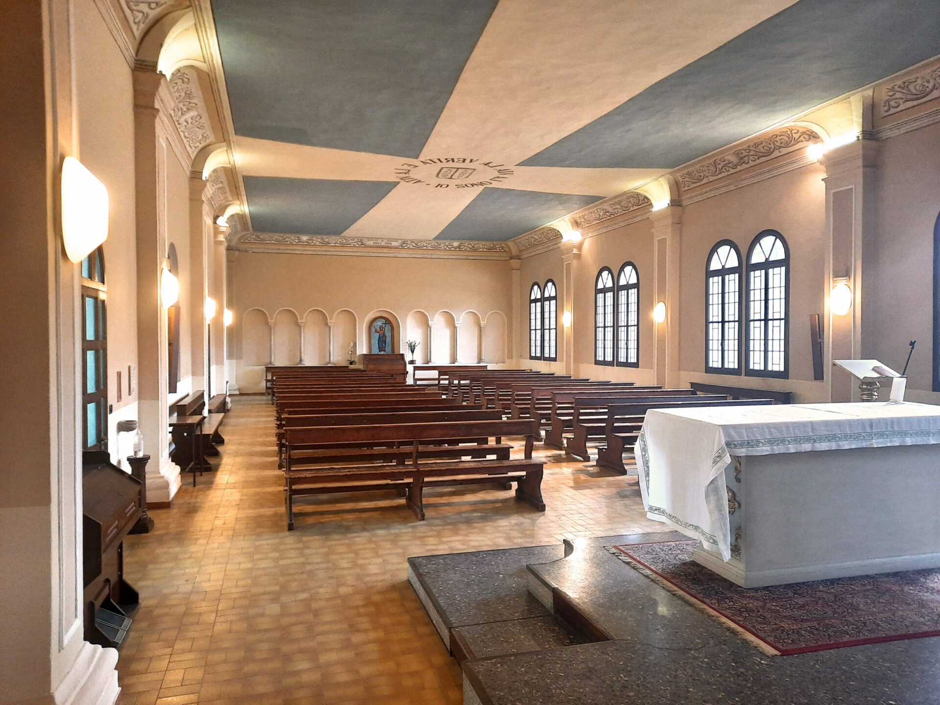 Interno chiesa del Patronato